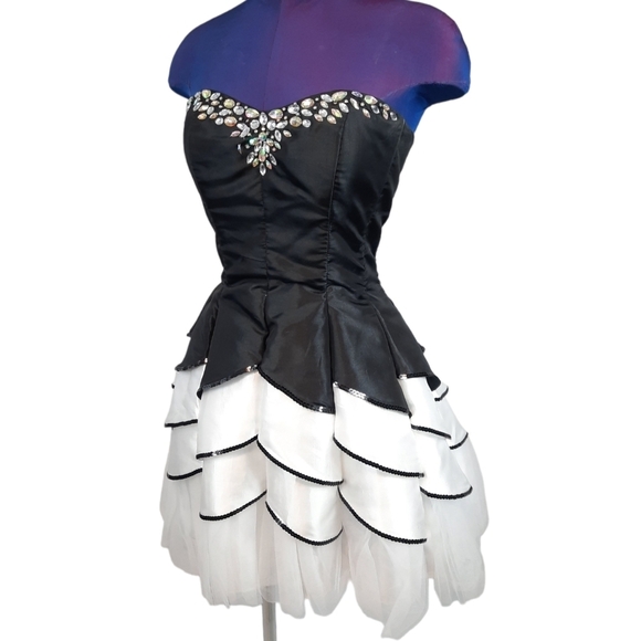 Deb Formal Ballet Dress Layered Tulle Tulip Tutu Black & White Size 11/12 Junior - Picture 9 of 9